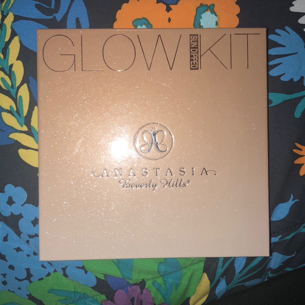 Anastasia Glow kit in sun dipped